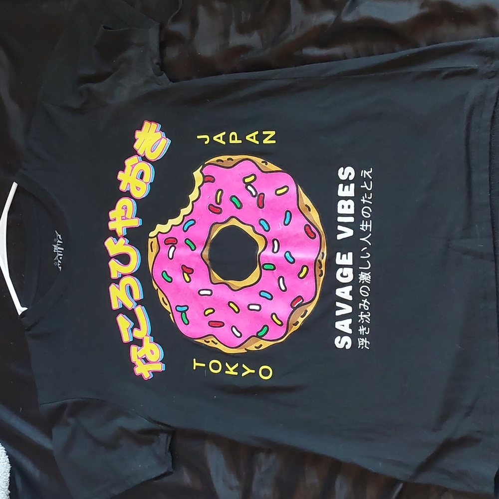 Black tee